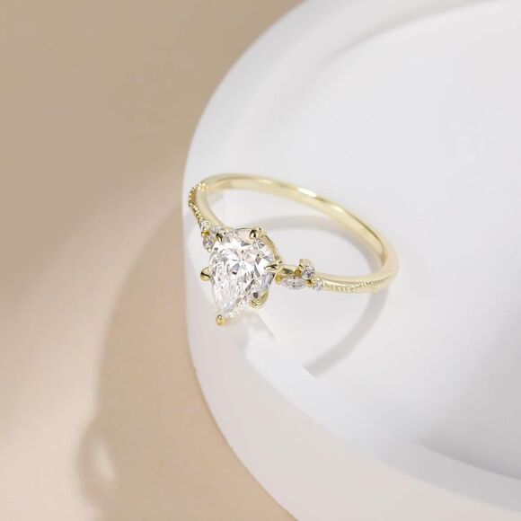 2CT Pear-Shaped Cubic Zirconia Engagement Ring 925 Sterling Silver Bridal Ring - Picture 1 of 5